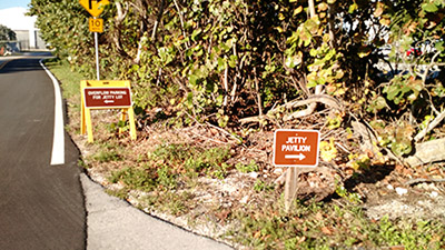 Sign showing the turn into the jetty pavilion